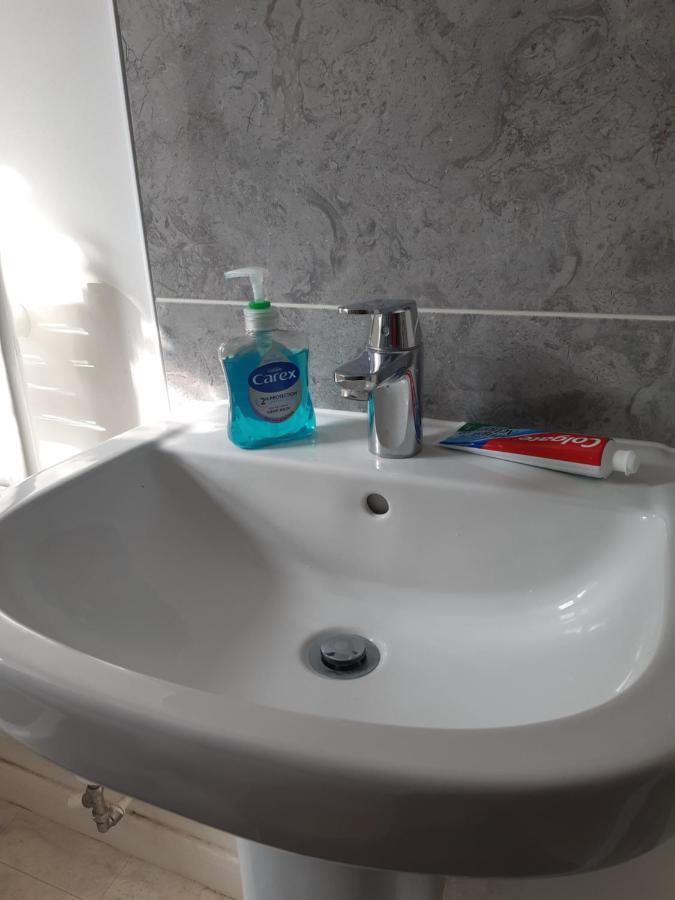 Our Guests Are Royal Apartment Higham Ferrers Екстериор снимка